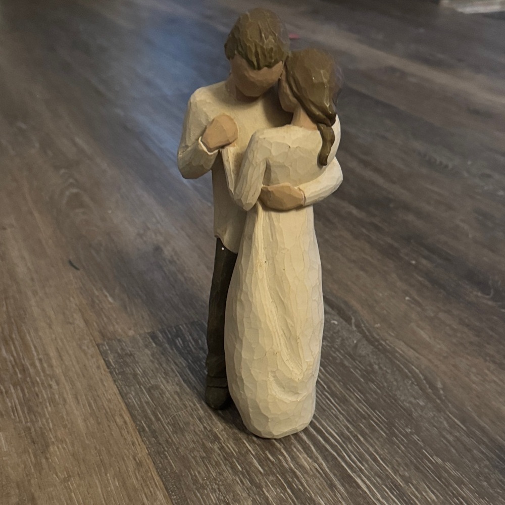 Willow Tree Promise Figurine in Cream and Gray